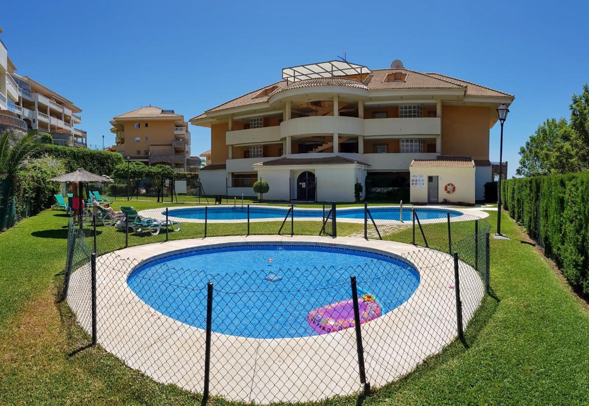 Sea Pool And Relax Comotucasa Фуeнхирола Екстериор снимка